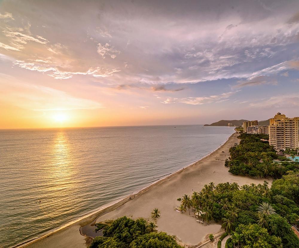 Hotel Irotama Lago Santa Marta  Exterior photo Sunset at the beach
