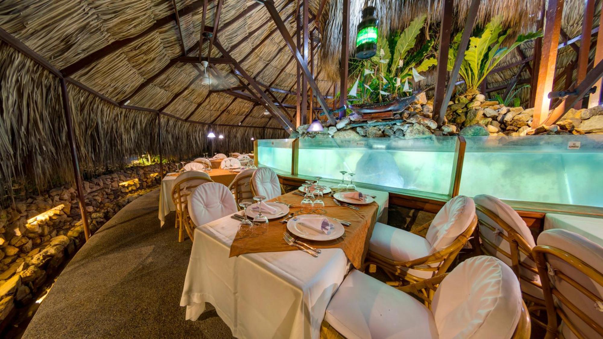 Hotel Irotama Lago Santa Marta  Exterior photo Restaurant in the hotel